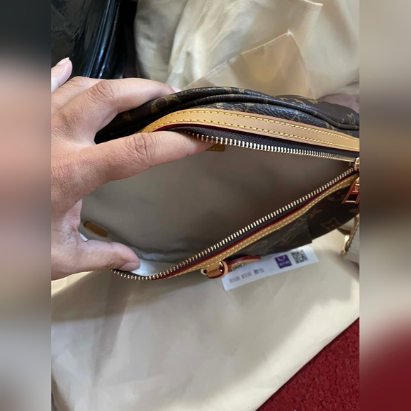 Bum Bag - Picture 2 of 7